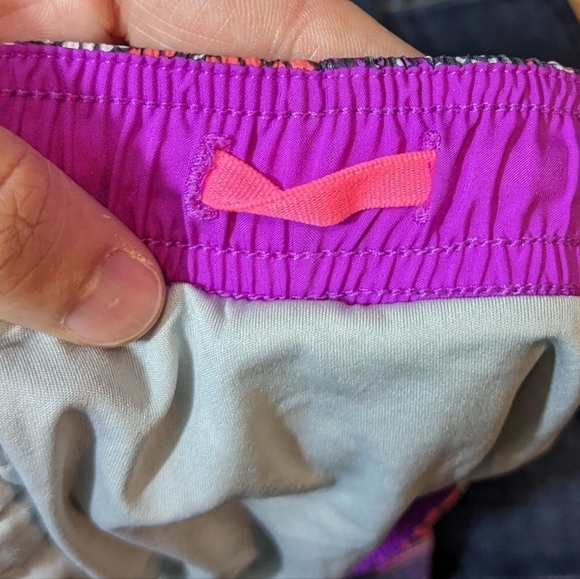 Saucony Patterned Running Shorts Sz XS - Picture 8 of 8